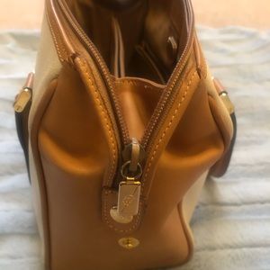 Vintage gucci doctors bag.